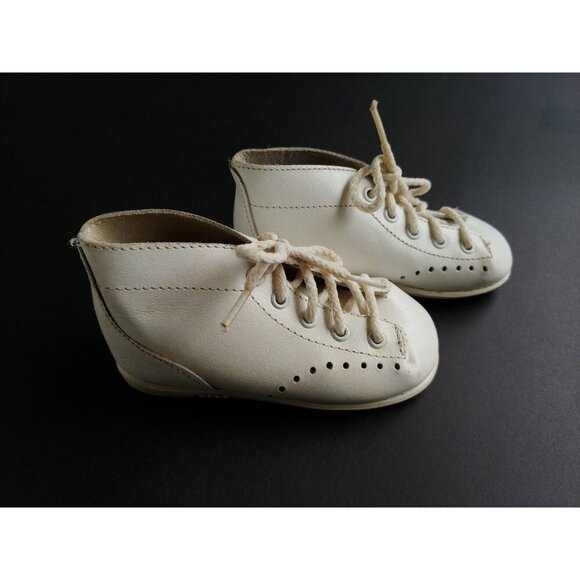 Vintage baby shoes size 3 by La Parisette, 1950s White leather child or doll - Picture 7 of 10